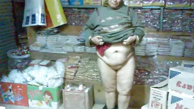 Milf with Tits طبیعی با انگشت یک دست خیس مرطوب و لذت می برد