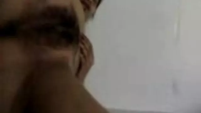دختر جوان روسی دوست خود را در دوربین مکیده و الاغ را لیس می زند